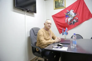 Чиновник в косоворотке