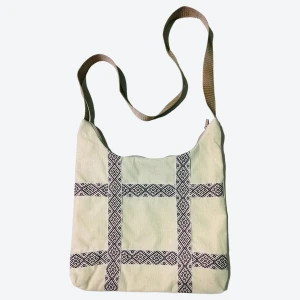 Сумка-хобо бежевая с тесьмой «Коловрат» в русском стиле