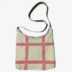 Сумка-хобо бежевая с тесьмой «Восход» в русском стиле