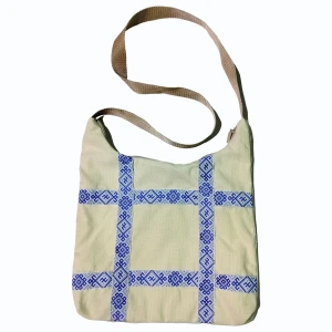 Сумка-хобо бежевая с тесьмой «Морозный цветок» в русском стиле